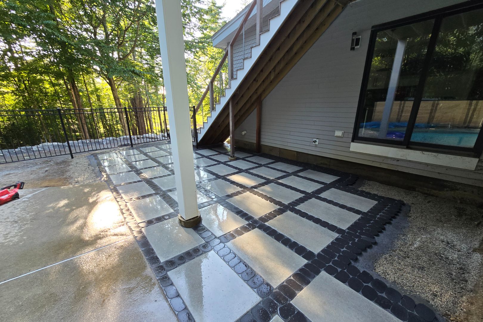 68026f8c8cee1_20240830_170633 (1) A patio with tile and stairs leading to the porch.